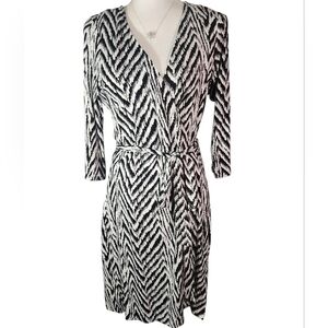 Express Black and White Chevron Print 3/4 Sleeves Wrap Dress. M